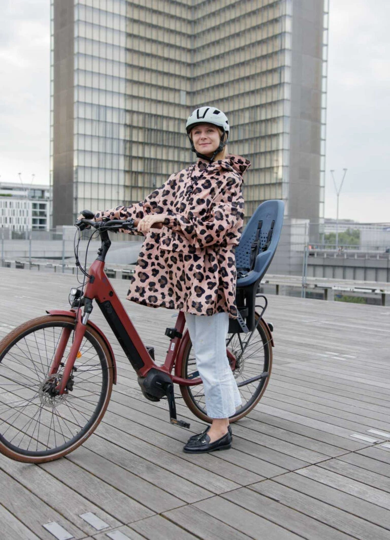 Devant 21 Devant -Jesuis à Vélo Soldes anorak court impermeable rainkiss 2 768x1063 1