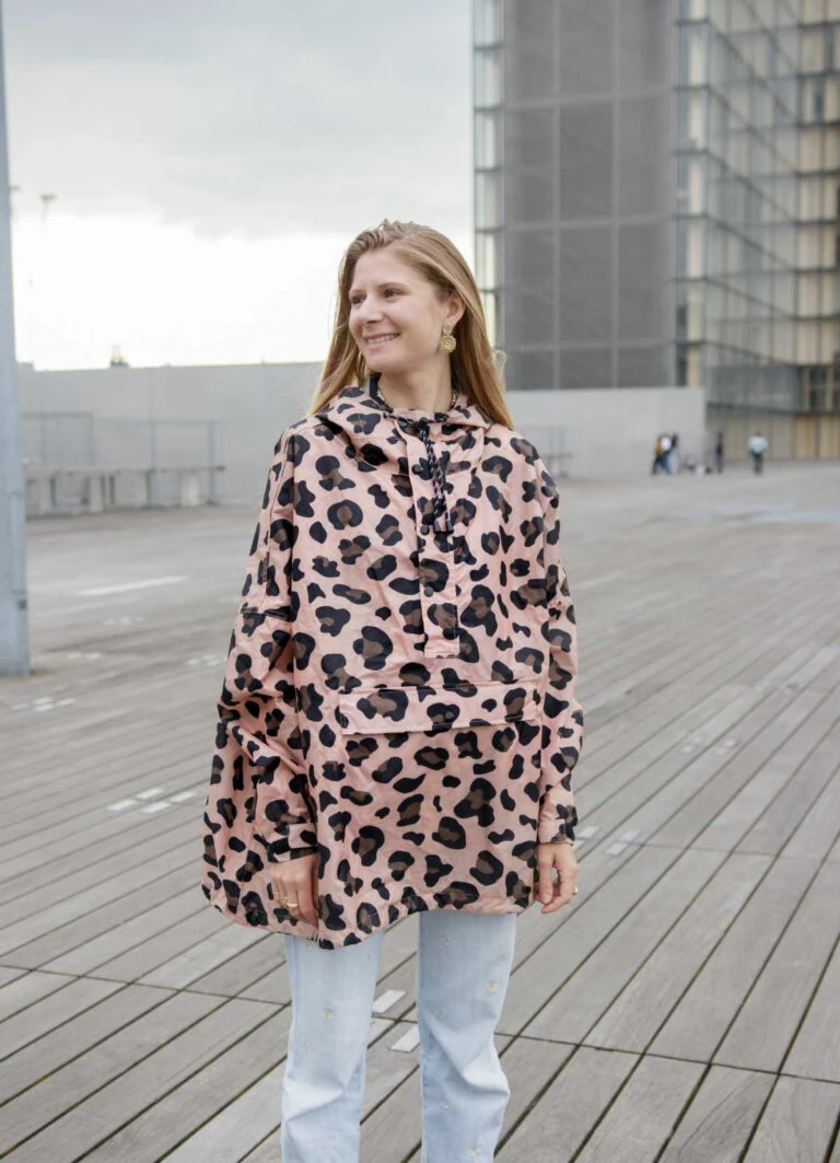 Devant 19 Devant -Jesuis à Vélo Soldes anorak court impermeable rainkiss 768x1063 1