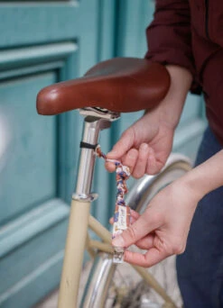 Attache Jupe Vélo - Suzon Et Suzette -Jesuis à Vélo Soldes attache jupe velo suzon et suzette 2