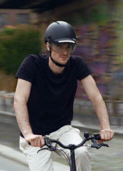 Casque Lumineux Clignotants Avec Visière - Overade -Jesuis à Vélo Soldes casque lumineux clignotants avec visiere overade 4