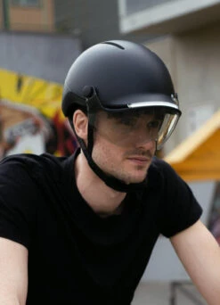 Casque Lumineux Clignotants Avec Visière - Overade -Jesuis à Vélo Soldes casque lumineux clignotants avec visiere overade 5