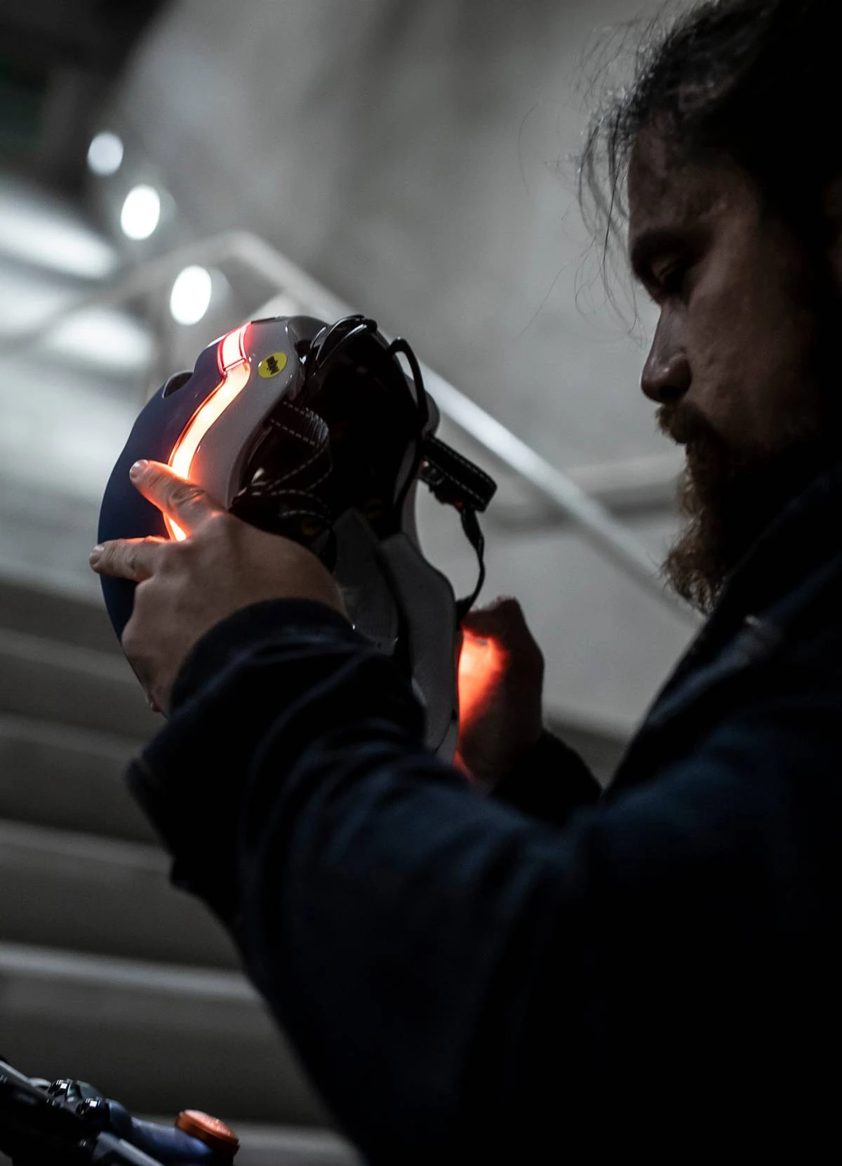 Casque Lumineux MIPS Pour Cycliste Urbain - Nutcase 14 Casque Lumineux MIPS Pour Cycliste Urbain - Nutcase – Image 12