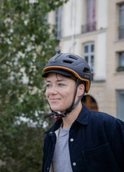 Casque Vélo Urbain Léger Et Aéré Avec LED - CAIRN -Jesuis à Vélo Soldes casque velo urbain leger et aere avec led cairn 2