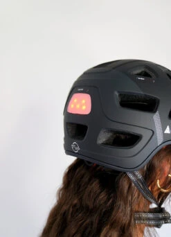 Casque Vélo Visière Avec LED Et MIPS - Cairn -Jesuis à Vélo Soldes casque velo visiere avec led et mips cairn 17