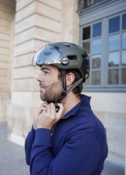 Casque Vélo Visière Avec LED Et MIPS - Cairn -Jesuis à Vélo Soldes casque velo visiere avec led et mips cairn 6