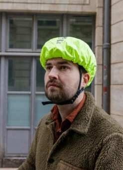 Couvre-casque Imperméable Et Fluo - Wowow -Jesuis à Vélo Soldes couvre casque impermeable et fluo wowow 2