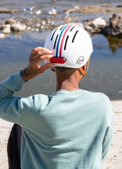 Eclairage Arrière Magnétique Pour Casque Heritage 2.0 - Thousand -Jesuis à Vélo Soldes eclairage arriere magnetique pour casque heritage 20 thousand 2