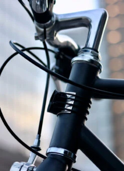 Éclairage Avant Aimanté 160Lum - Shapeheart 11 Éclairage Avant Aimanté 160Lum - Shapeheart -Jesuis à Vélo Soldes eclairage avant aimante 160lum shapeheart 3