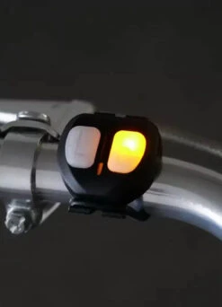 Eclairage Clignotant Universel Tout Casque - Overade -Jesuis à Vélo Soldes eclairage clignotant universel tout casque overade 6