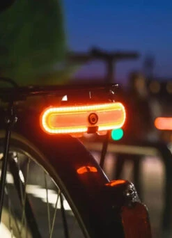 Eclairage Clignotant Universel Tout Casque - Overade -Jesuis à Vélo Soldes eclairage clignotant universel tout casque overade 7