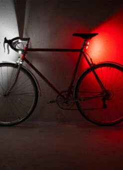 Kit éclairages Arrière Et Avant Stadium - Reelight 10 Kit éclairages Arrière Et Avant Stadium - Reelight -Jesuis à Vélo Soldes kit eclairages arriere et avant stadium reelight 2