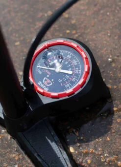 Pompe à Pied Made In France - Zéfal -Jesuis à Vélo Soldes pompe a pied made in france zefal 2