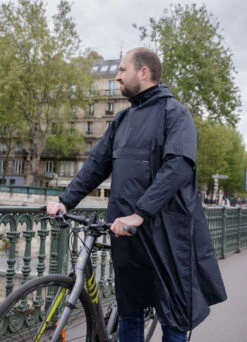 Poncho à Manches Cycliste Urbain - Maium -Jesuis à Vélo Soldes poncho a manches cycliste urbain maium 16
