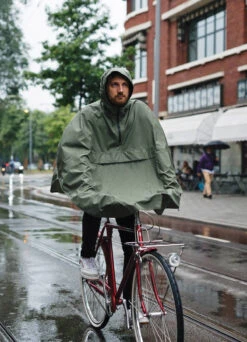 Poncho De Pluie Vélo - AGU 25 Poncho De Pluie Vélo - AGU -Jesuis à Vélo Soldes poncho de pluie velo agu 7