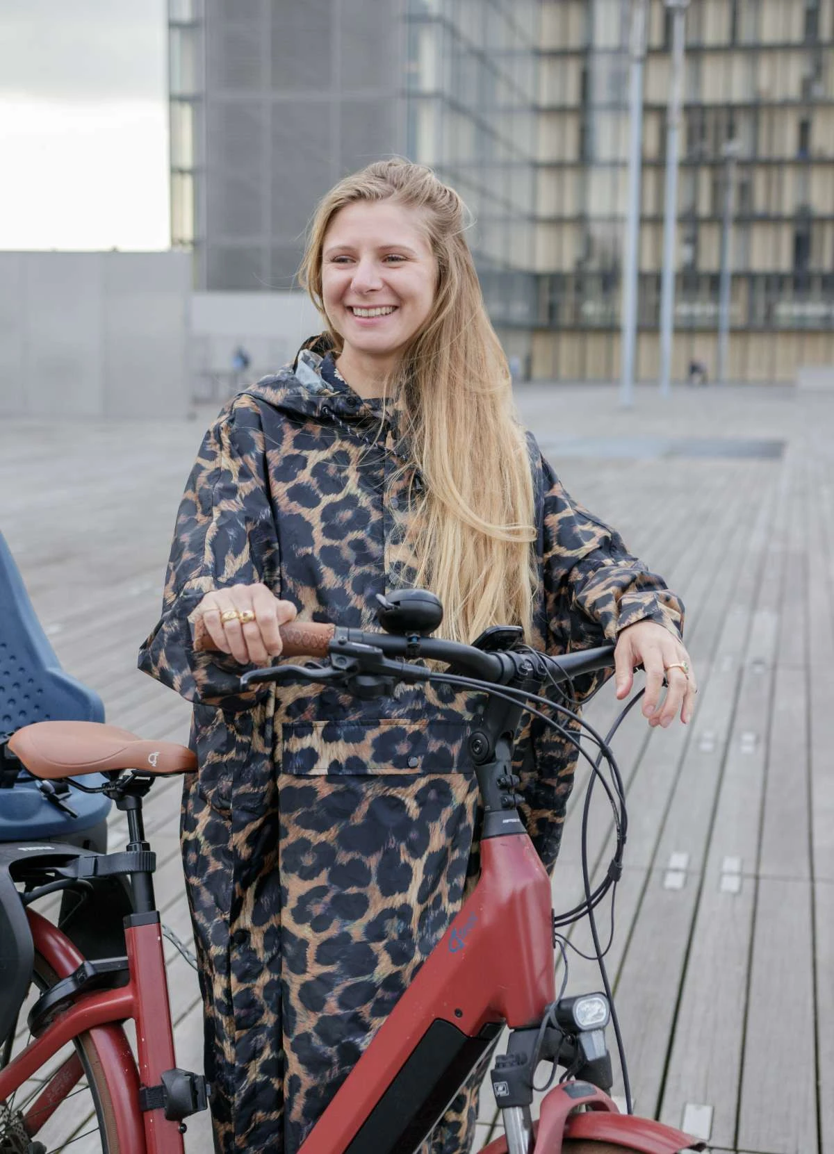 Poncho De Pluie Vélo Recyclé Original - Rainkiss 6 Poncho De Pluie Vélo Recyclé Original - Rainkiss – Image 4