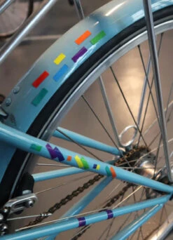 Stickers Réfléchissants Rainbow - Kikkerland 7 Stickers Réfléchissants Rainbow - Kikkerland -Jesuis à Vélo Soldes stickers reflechissants rainbow kikkerland 1