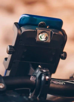 Support De Téléphone Avec Batterie Intégrée - Sunslice -Jesuis à Vélo Soldes support de telephone avec batterie integree sunslice 6