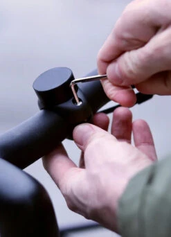 Support Téléphone Vélo Vissé Avec Pochette - Shapeheart -Jesuis à Vélo Soldes support telephone velo visse avec pochette shapeheart 5