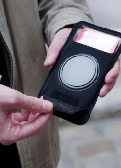 Support Téléphone Vélo Vissé Avec Pochette - Shapeheart -Jesuis à Vélo Soldes support telephone velo visse avec pochette shapeheart 6